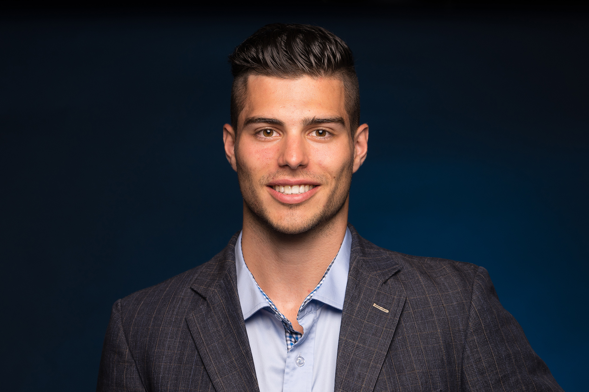 klein_1608-Simon-_-farbe-00222E9